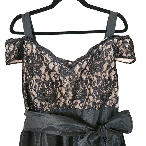 R&M Richards Evening Gown Cold Shoulder Lace Bodice Belted - Picture 5 of 16